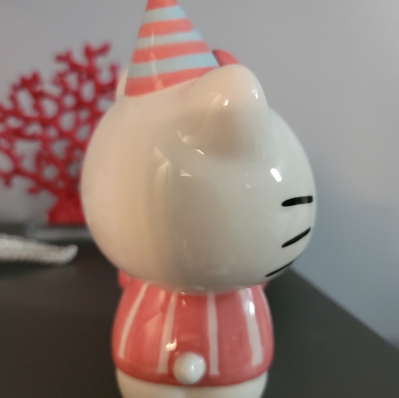 Hello Kitty Happy Birthday Party Bluesky Clayworks 7" Ceramic Brand New - Picture 3 of 6